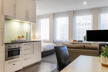 Oaks Melbourne on Collins Hotel