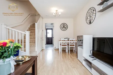 Underwood Road Apartment in Woodford living room