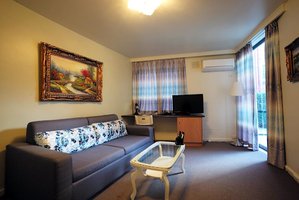 Albert Street Apartment, East Melbourne