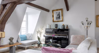 THE ARTSY NEIGHBORHOOD LOVED BY LOCALS & TOURISTS ALIKE-RUE DES GRANDS AUGUSTINS