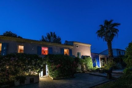 An Artsy and Elegant Villa Retreat in Tarascon