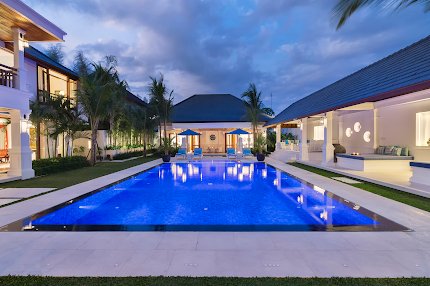 A Quiet Luxury Villa in Petitenget