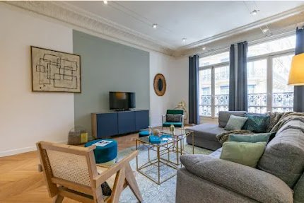 BEST LOCATION IN 8TH NEXT TO AVE MONTAIGNE-THE IDEAL PARISIAN PIED A TERRE