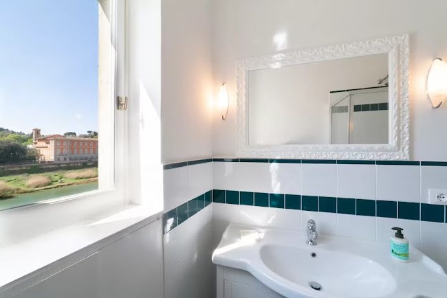 180M2 OVERLOOKING THE ARNO- PRIVATE TERRACE
