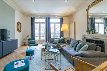 BEST LOCATION IN 8TH NEXT TO AVE MONTAIGNE-THE IDEAL PARISIAN PIED A TERRE