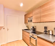 MADELEINE ESCAPE IN HEART OF TEMPLE OF FASHION!