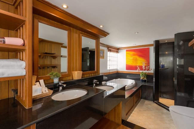 Luxurious Beach Villa In Kalim Beach