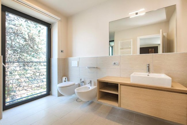 ULTRA MODERN LUXURY RETREAT ON THE FIRST LINE OF LAKE COMO!
