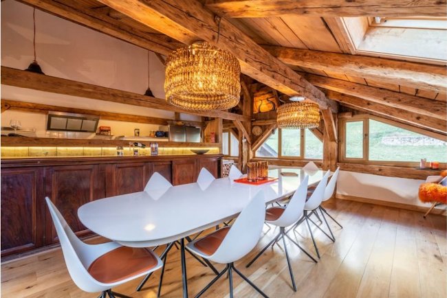 TRADITIONAL LUXURY ALPINE CHALET IN MORZINE