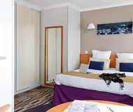 Bedroom at Paris Buttes Chaumont Servcied Apartments, Neuilly-sur-Seine