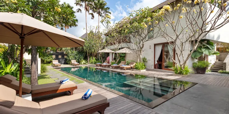A Classic Luxury Villa Near Batubelig