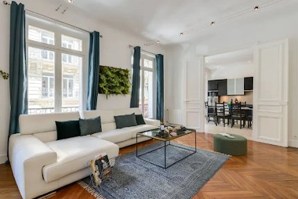 165M2 LAVISH ABODE-AVE MONTAIGNE & CHAMPS ELYSEES