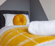 New build 3 bedroom house mins from LFC sleeps 7