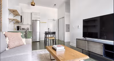 W Monroe St Serviced Apartment