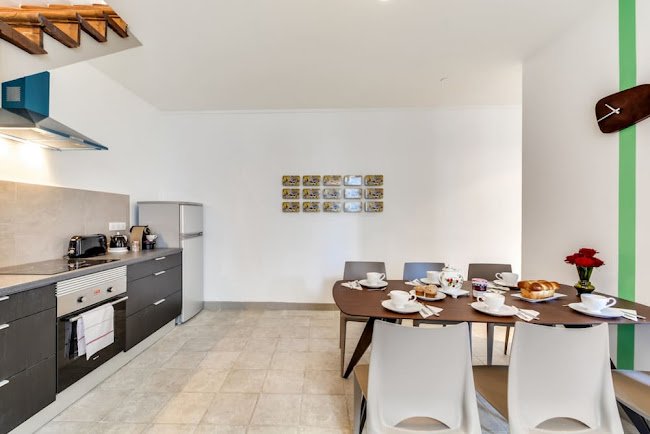 IN THE POSH HEART OF PARIS 130M2 CHAMPS ELYSEES