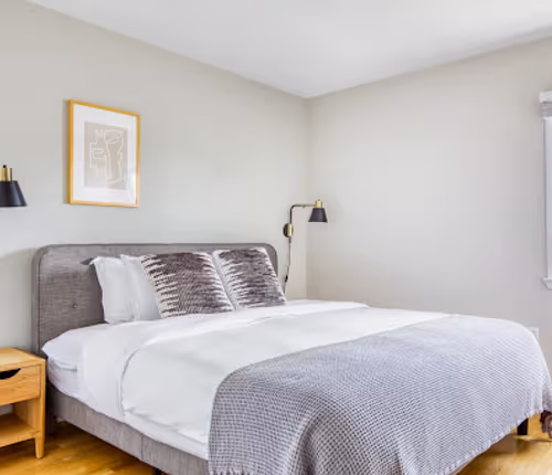 Elk Grove Ave Apartment