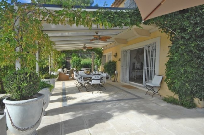 A Gorgeous Villa Home in Gassin