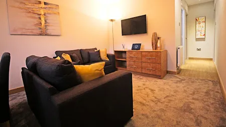 Stylish Central Chester Apartment - Free Parking