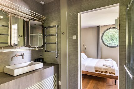 A GRAND LUXURY IN NEUILLY ON THE BACKDROP OF RIVERSIDE GREENRYOF ILE DE PUTEAUX