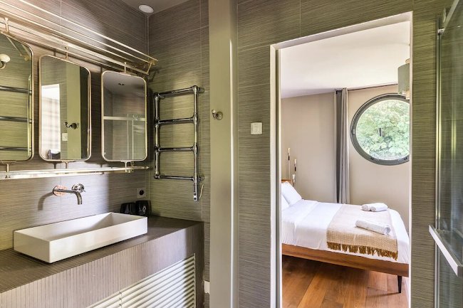 A GRAND LUXURY IN NEUILLY ON THE BACKDROP OF RIVERSIDE GREENRYOF ILE DE PUTEAUX
