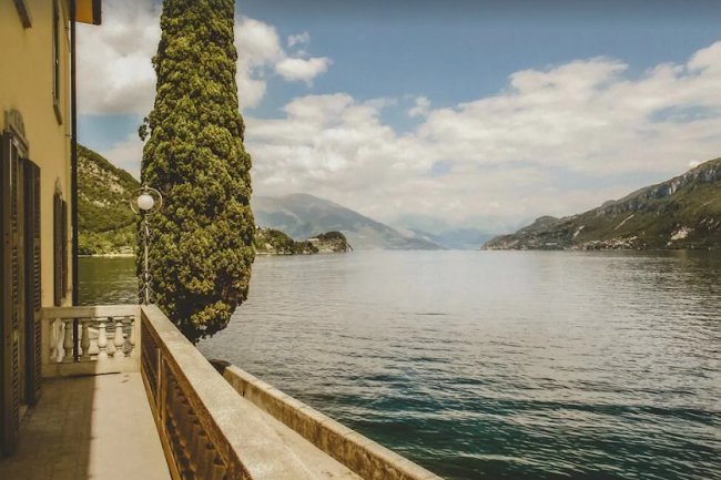 Magnificient Villa located right on the shores of Lake Como