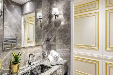 16TH CENTURY OPULENCE; LOUVRE SERVICED APARTMENT