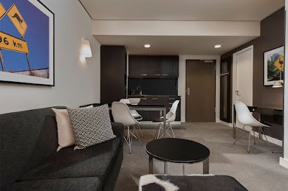 Spandauer Brucke Family Apartment