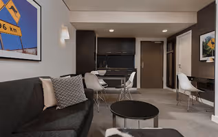 Spandauer Brucke Family Apartment