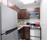 Fully equipped kitchen at North Lincoln Park West #715 Serviced Apartment, Lincoln Park