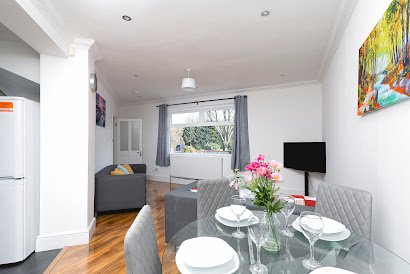 London Enfield Ascot Gardens - 4 Bed House with Garden