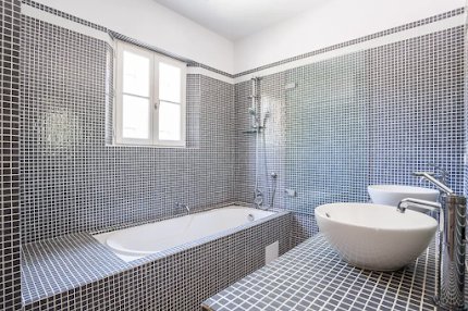EXCEPTIONAL 320M2 BASTIDE OVERLOOKING THE GULF OF ST TROPEZ