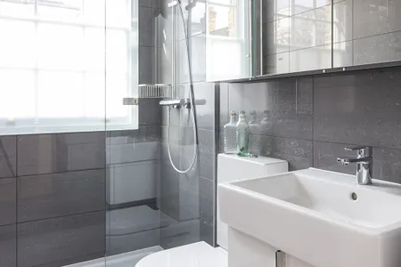Bathroom - 1 bed apartment