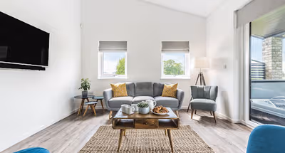 (LAKE) Lakeside Lodge 3p