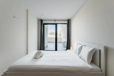 Sleek Monochromatic Apt in Bonfim