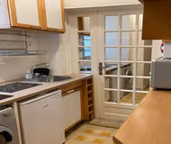 CHAMPS-ÉLYSÉES GEORGES V: SURROUNDED BY LUXURY BOUTIQUES