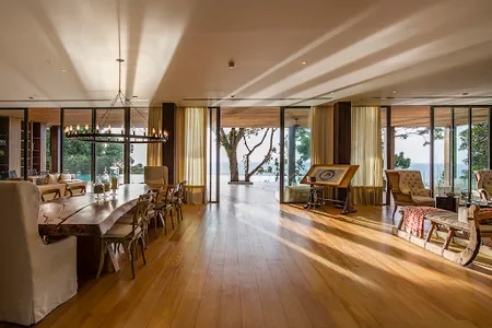 Exquisite Villa In Kamala