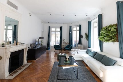 165M2 LAVISH ABODE-AVE MONTAIGNE & CHAMPS ELYSEES