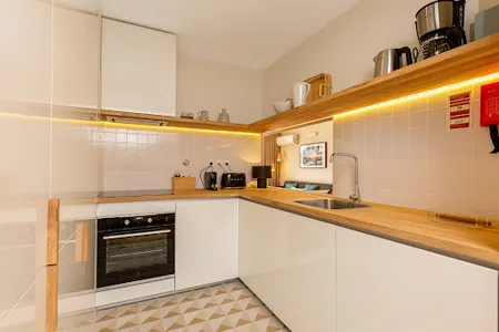 Fully equipped kitchen at Corporate Housing Campanhã 03