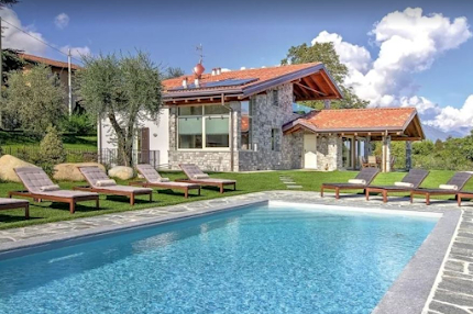 A Large Luxury Family- Friendly Villa Offering Beautiful Views Over Lake Como