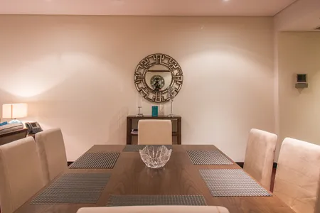 East Crescent Road Serviced Apartment