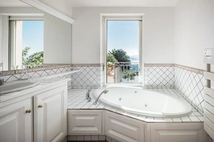 STUNNING VILLA IN GRIMAUD PANORAMIC SEAVIEWS