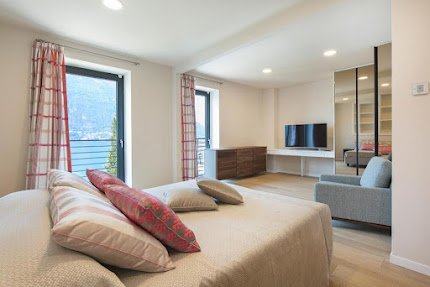 ULTRA MODERN LUXURY RETREAT ON THE FIRST LINE OF LAKE COMO!