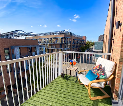 Nassau Apartment - City Centre - Free Parking, Balcony, Sky TV & Fast Wifi by Yoko Property