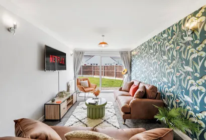 five bedroom detached house with lots of parking