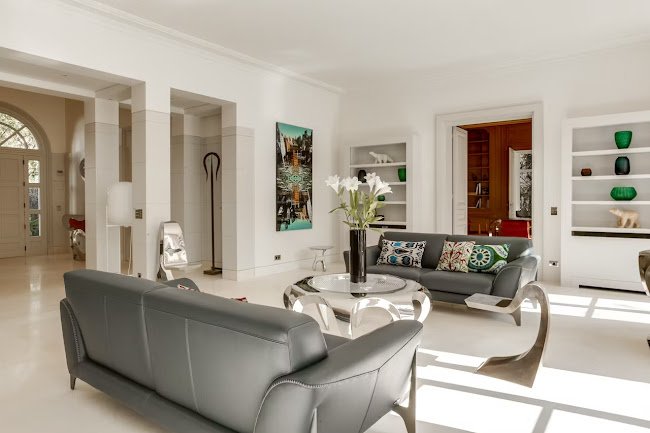 sumptuous villa located in plush and posh Neuilly-sur-Seine