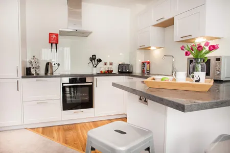 Sarsen Apartment