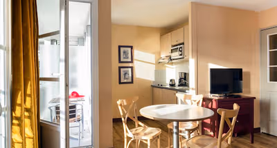 Dining space at Paris Adagio Serviced Apartment, Montmartre
