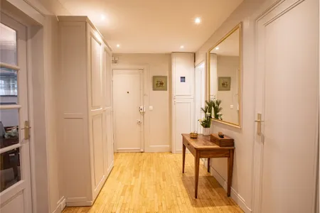 BETWEEN TERNES AND PORTE MAILLOT – 1 BEDROOM