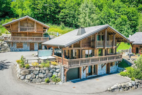 CHARMING CHALET WITH HOT TUB IN MORZINE in morzine