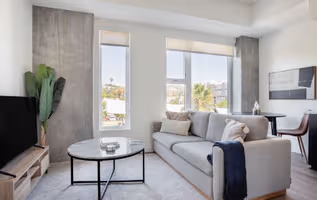 De Longpre Ave Serviced Apartments